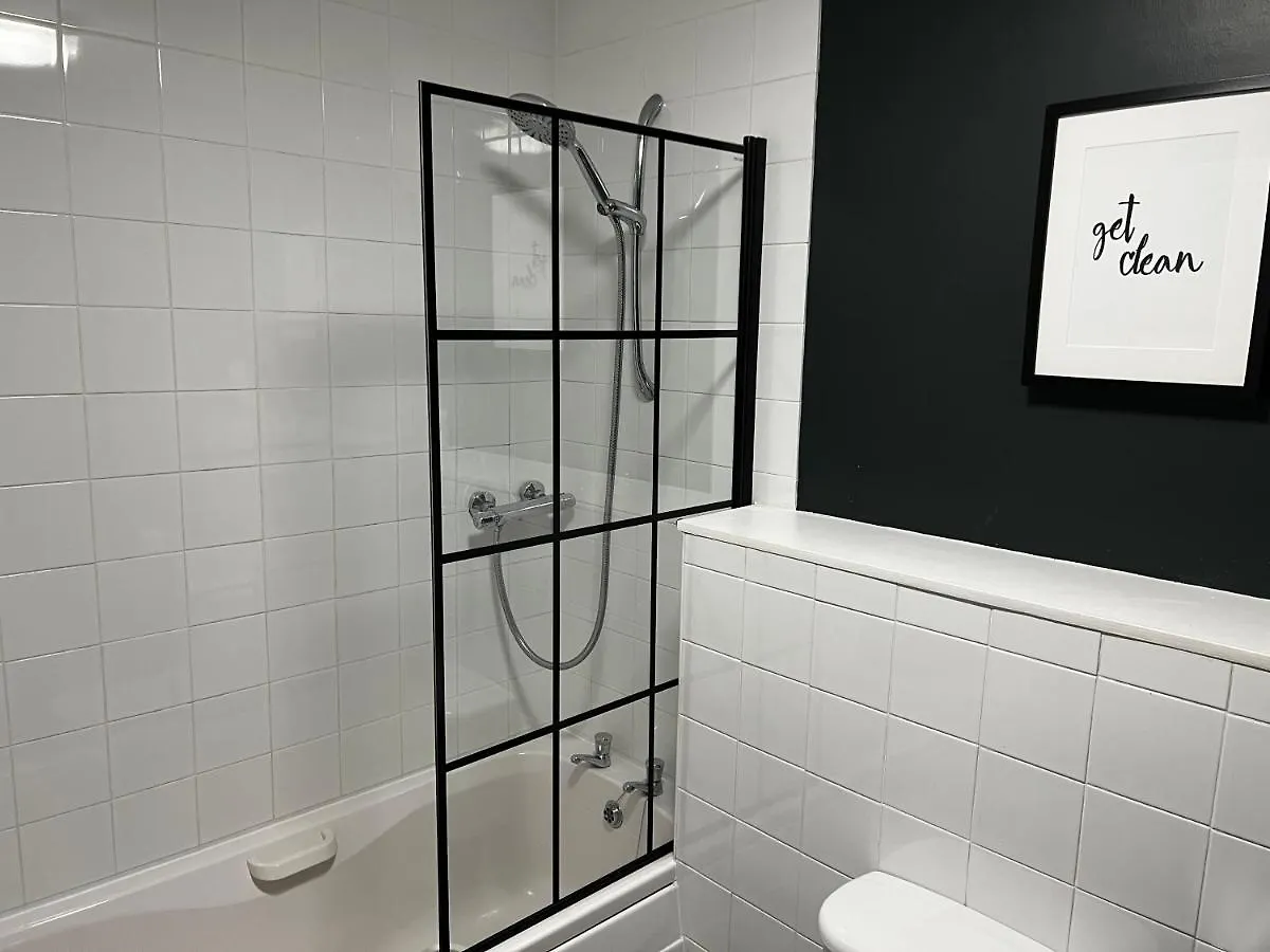 Belfast City Centre Apartment With Parking