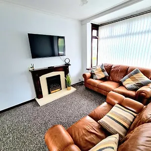  Apartment Modern 3 Bedroom House Close To The Centre